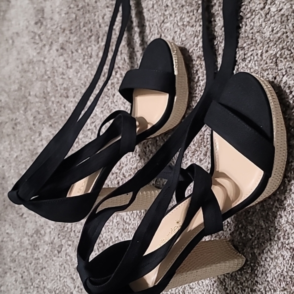 Zaneta by Shoedazzle. Black Lace-up 5" Platforms Heels. Women's 9. NWOT